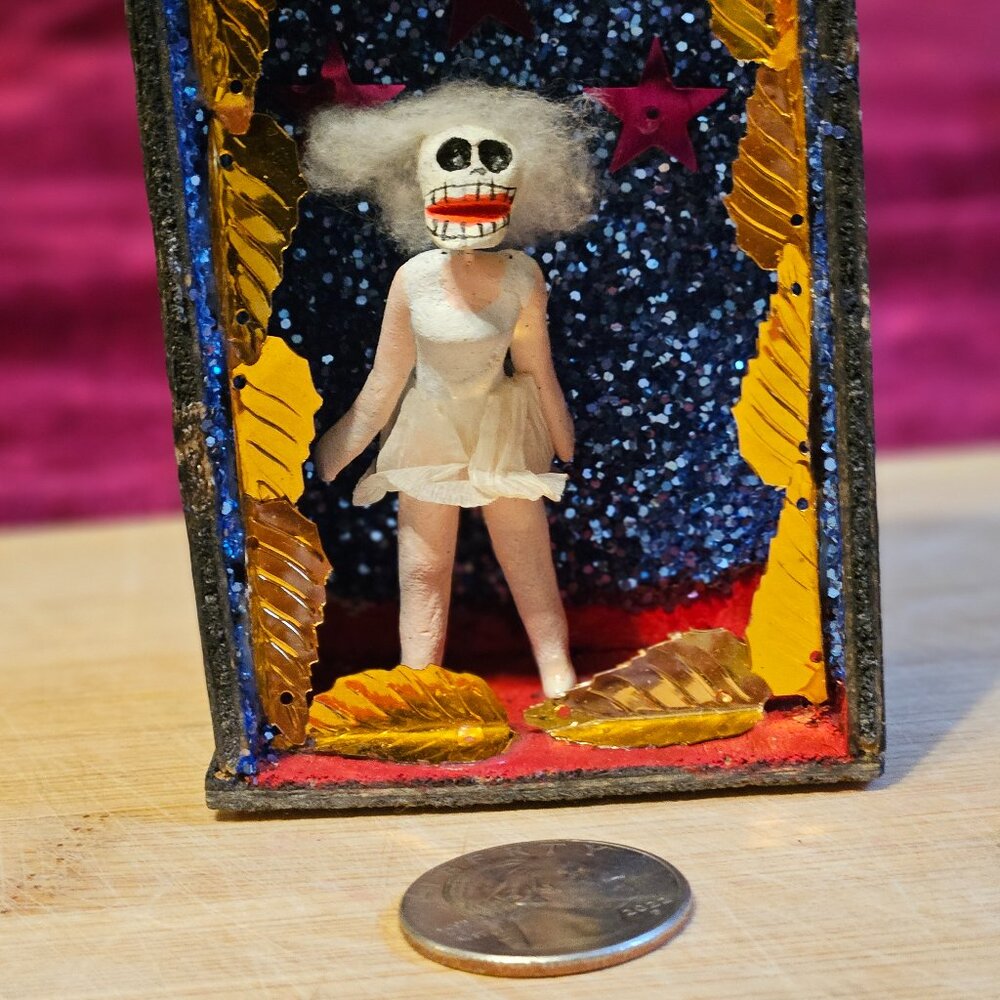 VINTAGE OAXACAN MARILYN MONROE DIORAMA wire and clay and paper mache sculpture
